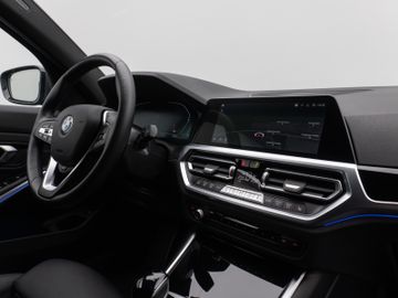Fahrzeugabbildung BMW 320d Tour Sport Line AHK Standheizung LaserLicht