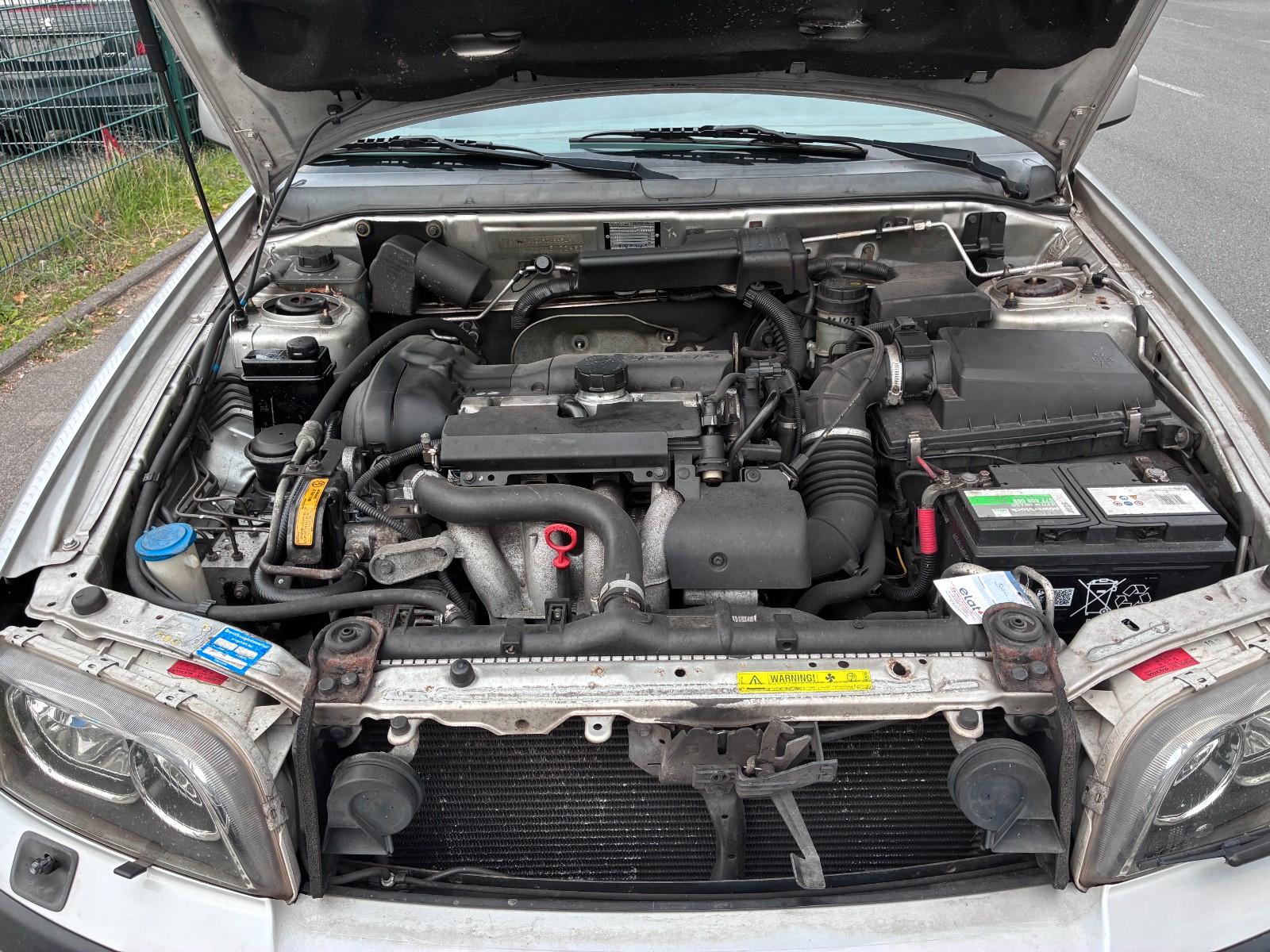 Volvo V40 2004 — photo 17