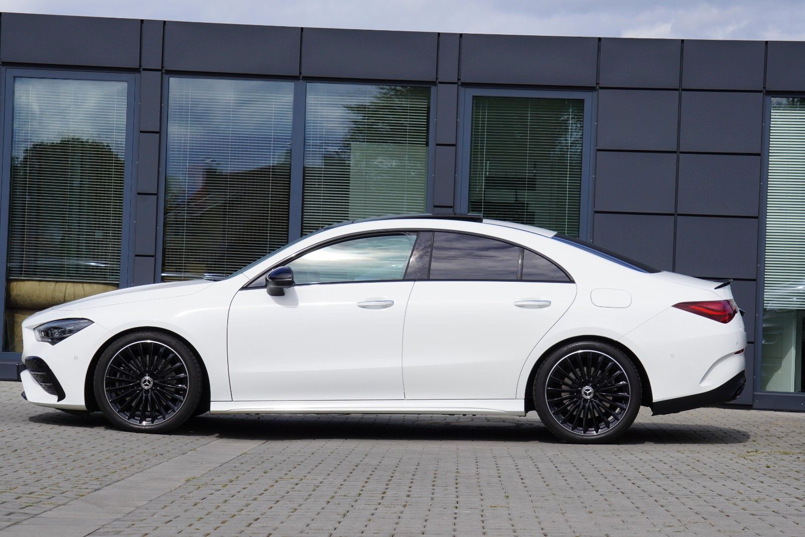 Mercedes-Benz CLA 250 4Matic AMG Line  *JUNGE STERNE*FACELIFT* foto 4