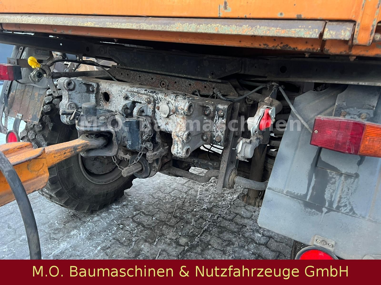 Fahrzeugabbildung Unimog U 1000/ 424