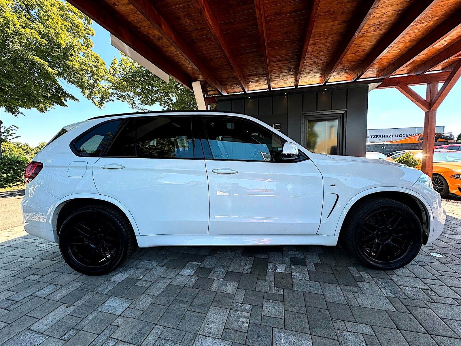 Fahrzeugabbildung BMW X5 xDrive30d M-Sport Shadow Line *Pano*Head Up*