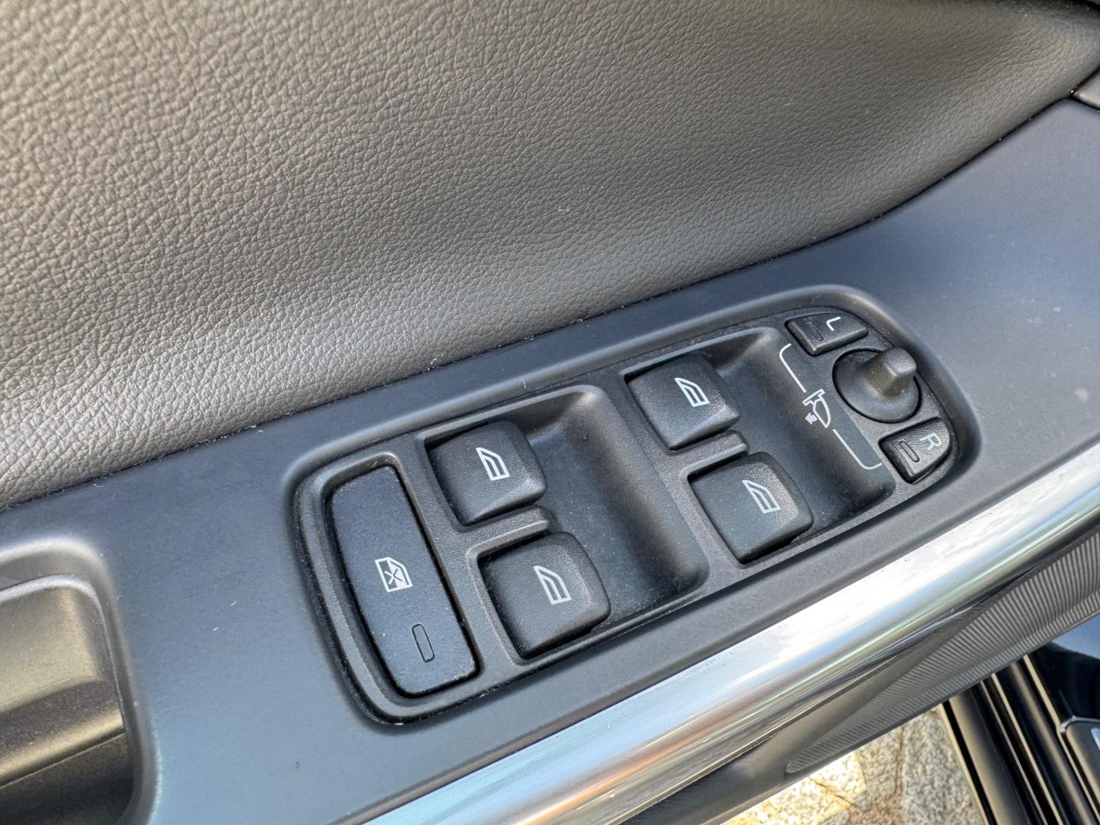 Volvo V60 2015 — photo 15