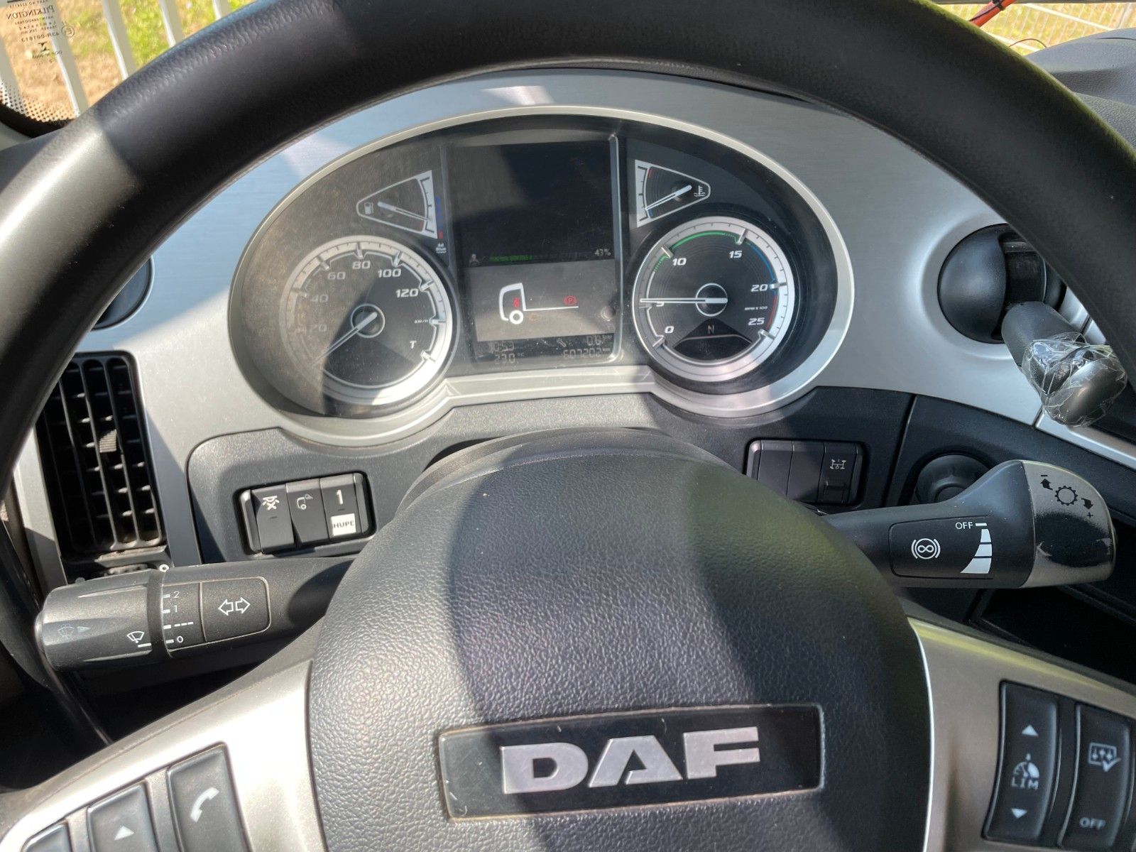 Fahrzeugabbildung DAF XF 530 SC