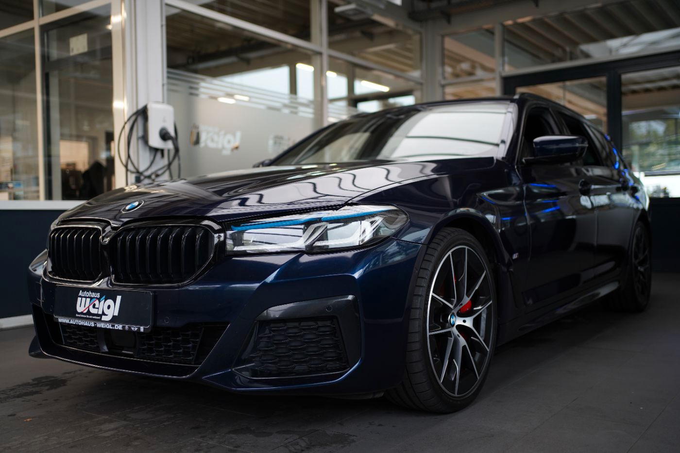 Fahrzeugabbildung BMW 540d xDri M-Sport Laserlicht+Glasdach+Standheiz+
