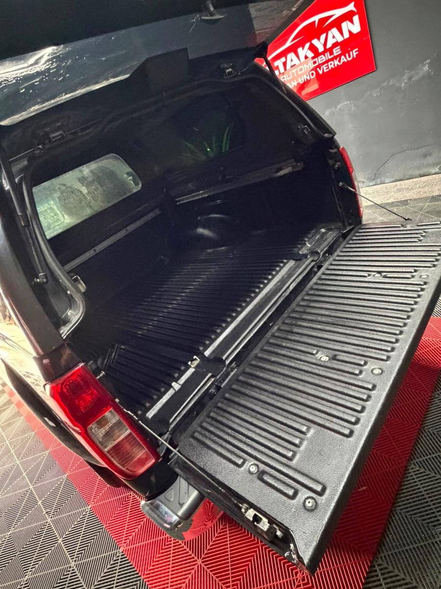Nissan Navara Double Cabine SE 4x4 | 171 ch | BVA | Double cabine | Phares bi-xénon | Sièges chauffants | GPS | Attelage amovible
