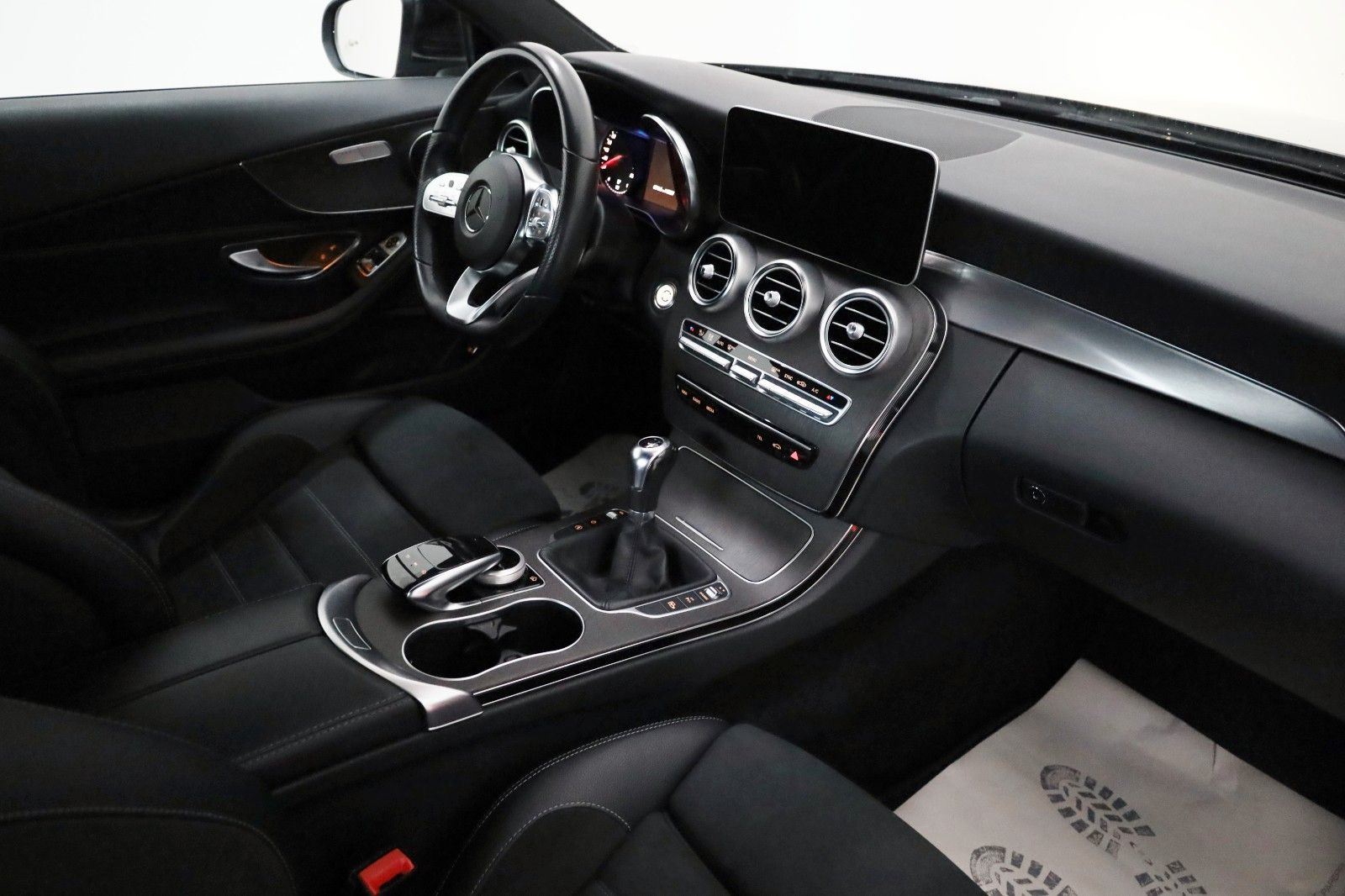 Fahrzeugabbildung Mercedes-Benz C 200 d Coupe, AMG-Line,Navi,Kamera,CarPlay,+WR