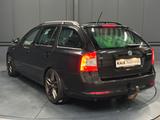 Skoda Octavia Combi 1.6 TDI DSG Family*18Zoll*CarPlay* - Skoda Octavia aus 2012 mit Diesel-Antrieb: Kombi, 1.6