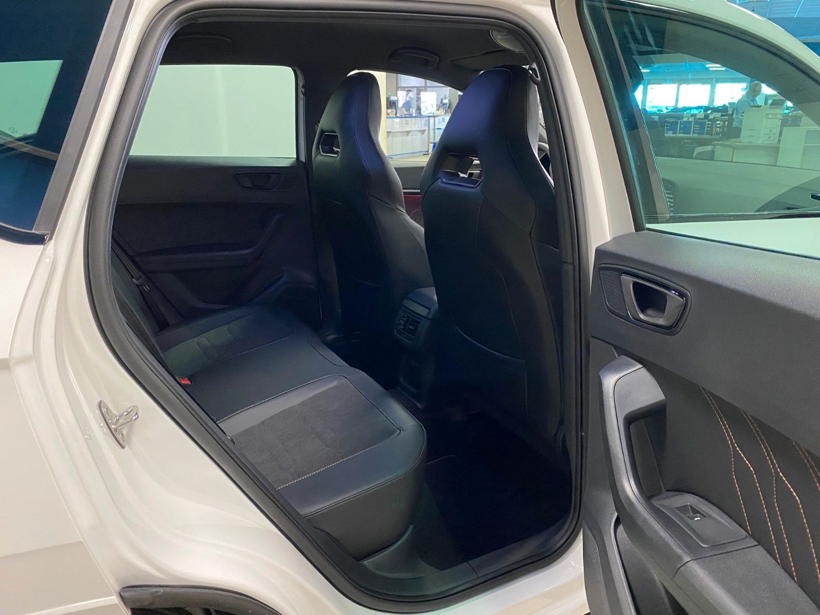 Fahrzeugabbildung CUPRA Ateca 1.5 TSI DSG+AHK schwenk+5 J Garantie+19"+