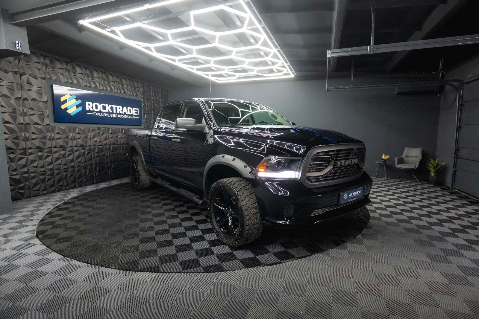 Fahrzeugabbildung Dodge RAM 5.7 V8 HEMI 4x4 OFFROAD Night LONGBED RAMBOX