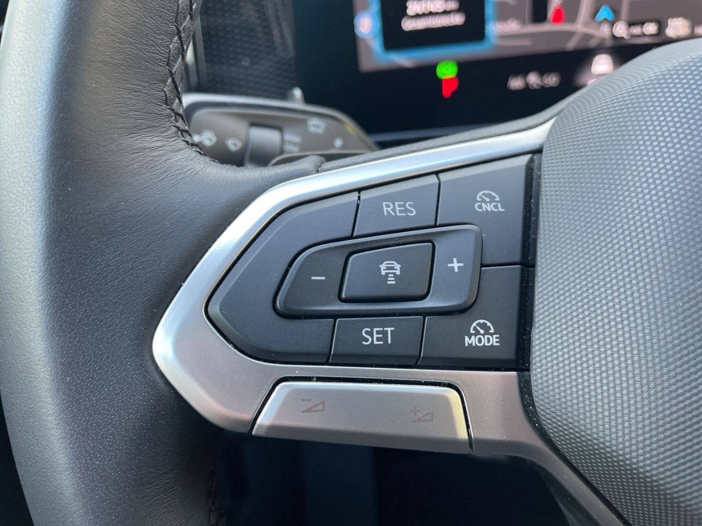 Tiguan 2.0 TDI DSG Life AHK/360°Kamera/ACC/Navi