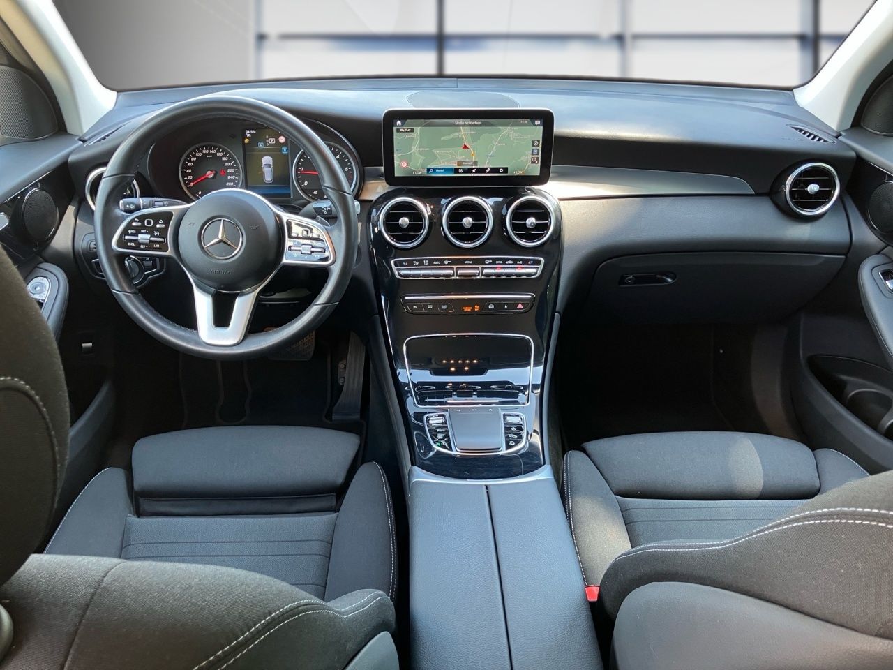 Fahrzeugabbildung Mercedes-Benz GLC 200 d 4M APPLE+AHK+KAMERA+LED+EASYPACK