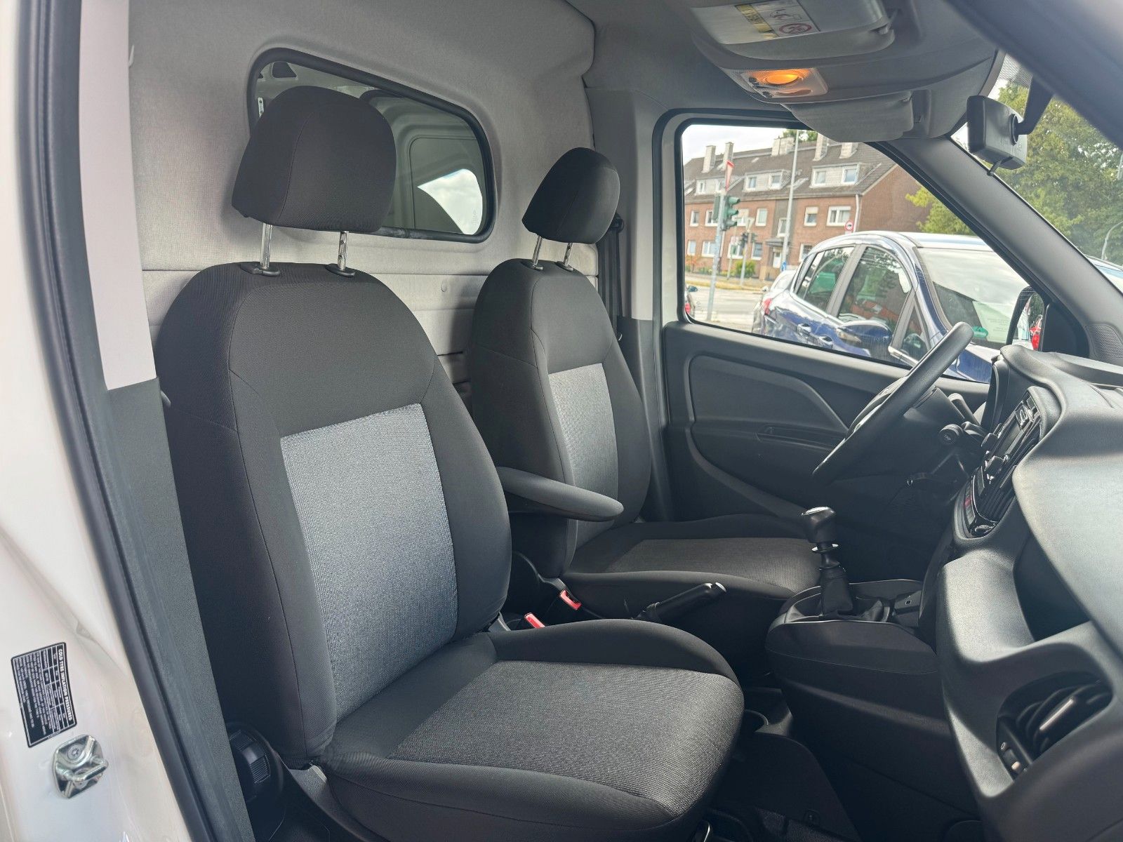 Fahrzeugabbildung Fiat Doblo SX Kasten Innenausbau/Navi/1.Hand