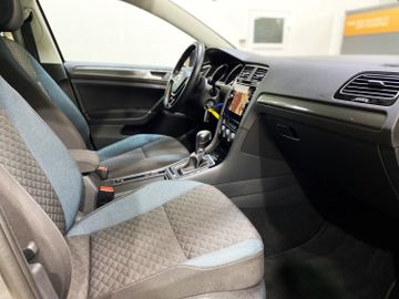 Fahrzeugabbildung Volkswagen Golf R-Line IQ DSG #Kamera#Pano#ACC#Navi