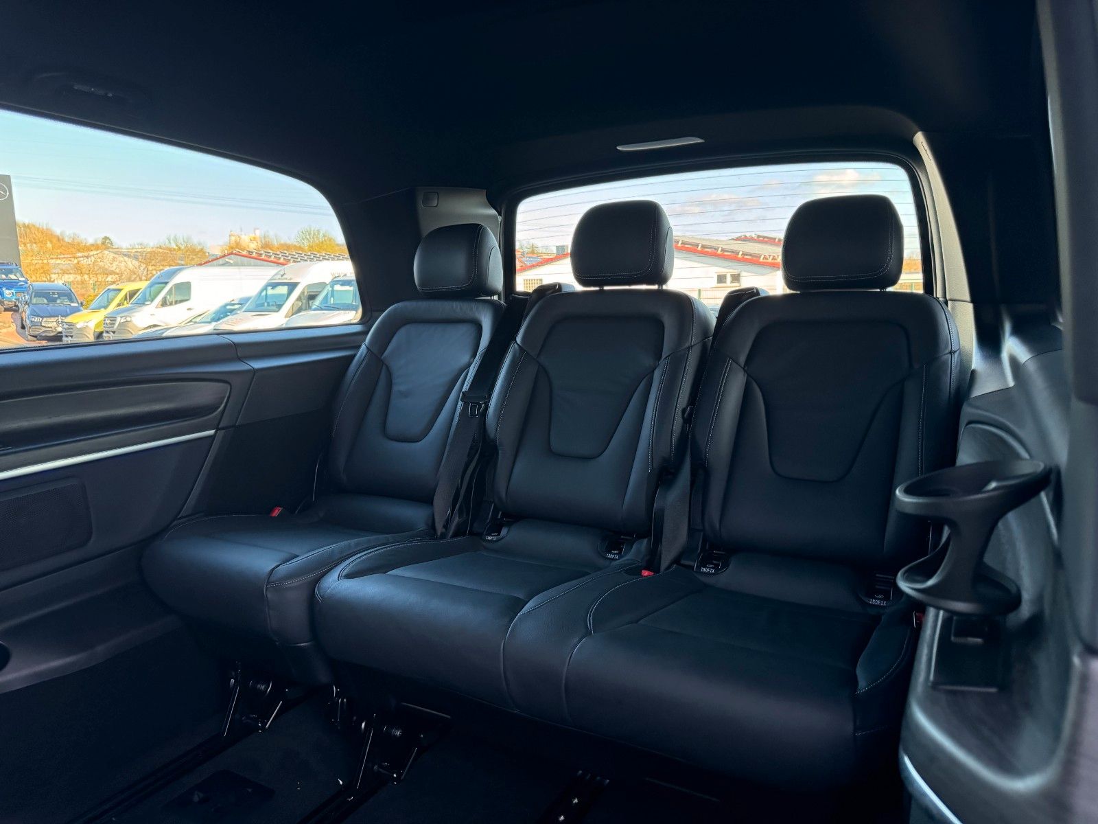 Fahrzeugabbildung Mercedes-Benz V 300 d 4MATIC AVA Extral AHK DISTRONIC Standh