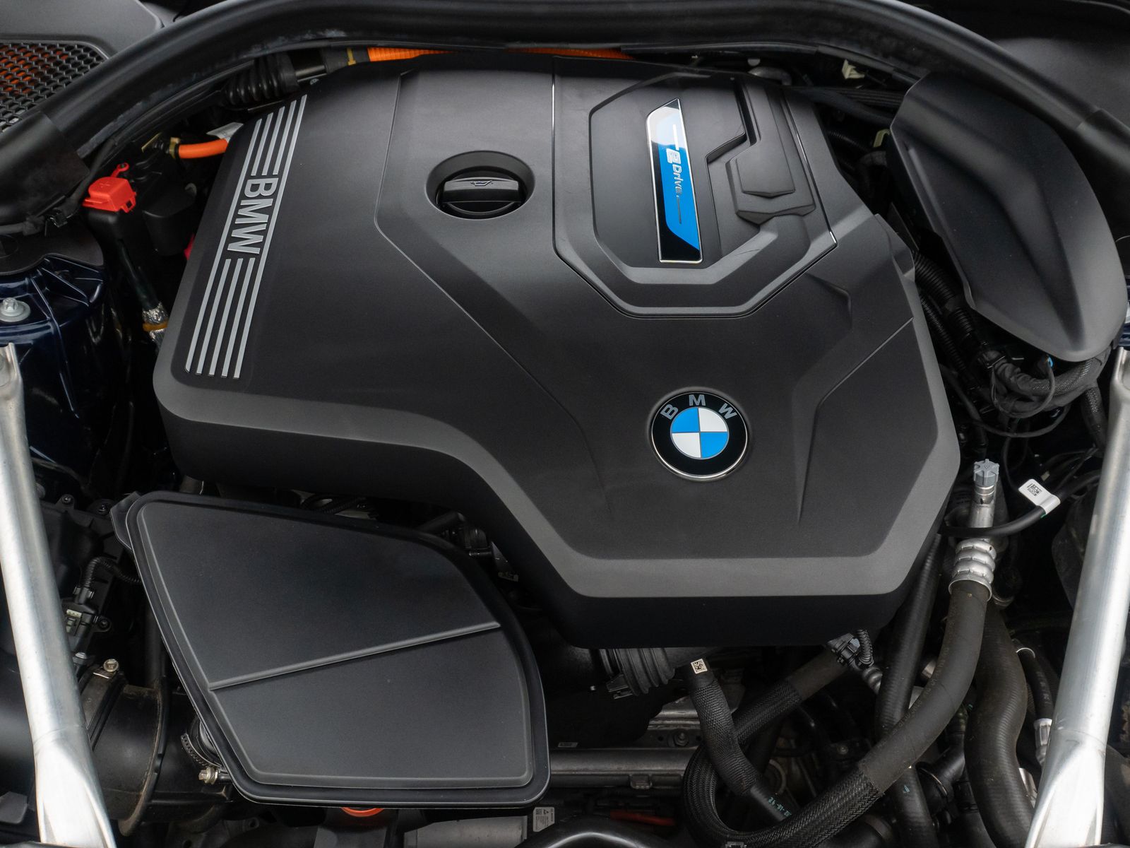 Fahrzeugabbildung BMW 520e Alarm AHK DAB HiFi Individual Leder 18Zoll