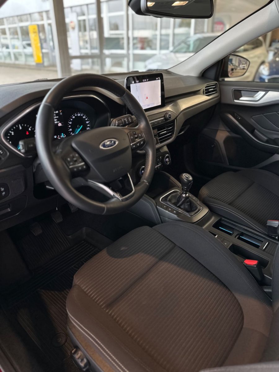 Fahrzeugabbildung Ford Focus Lim. Titanium - Diesel