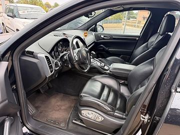 Porsche Cayenne - 9