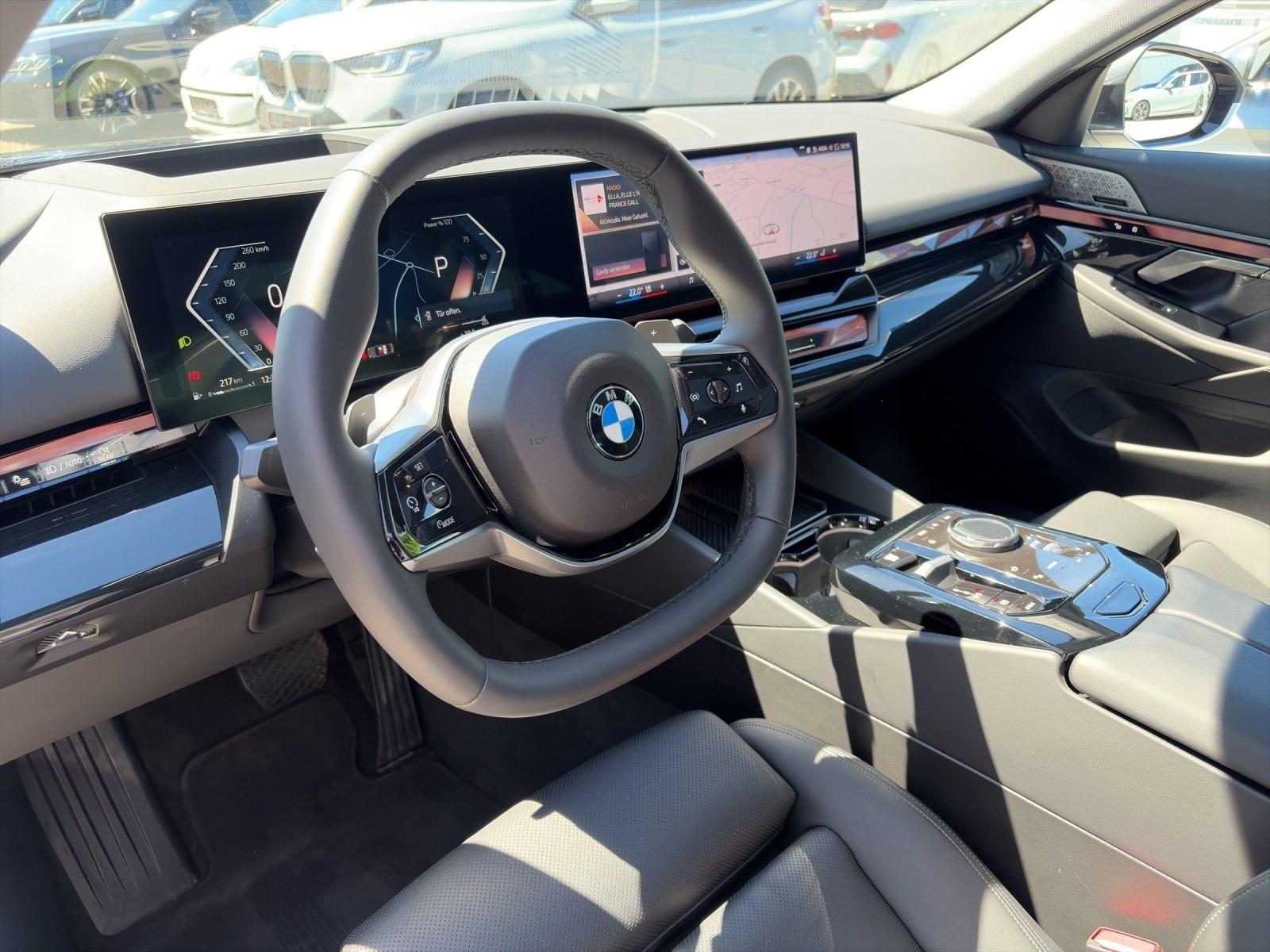 BMW 520i Limousine AHK Head-Up Pano DrivAssProf. Par