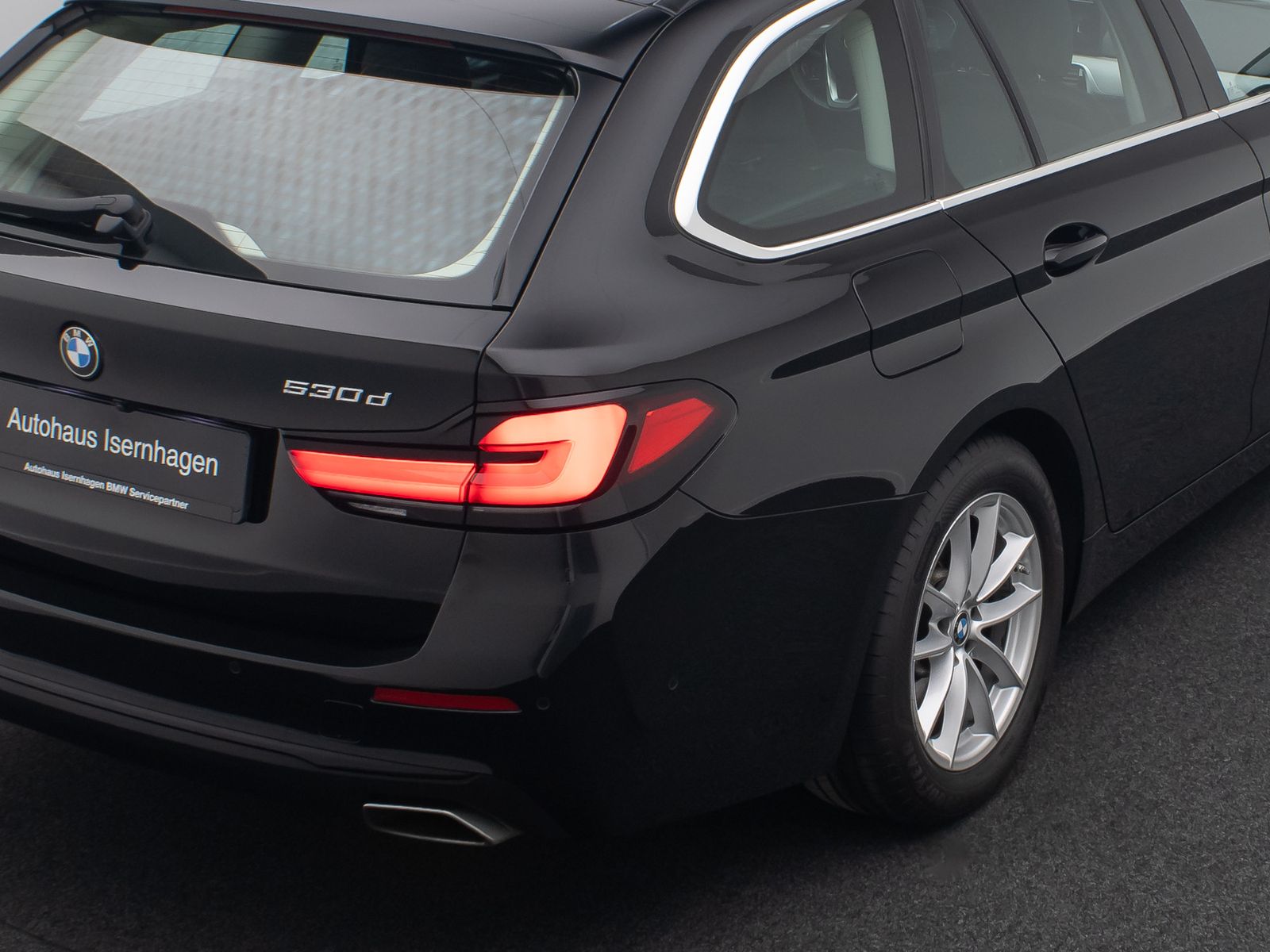 Fahrzeugabbildung BMW 530d Alarm FernlichtAss DAB Kamera 4xKlima WLAN