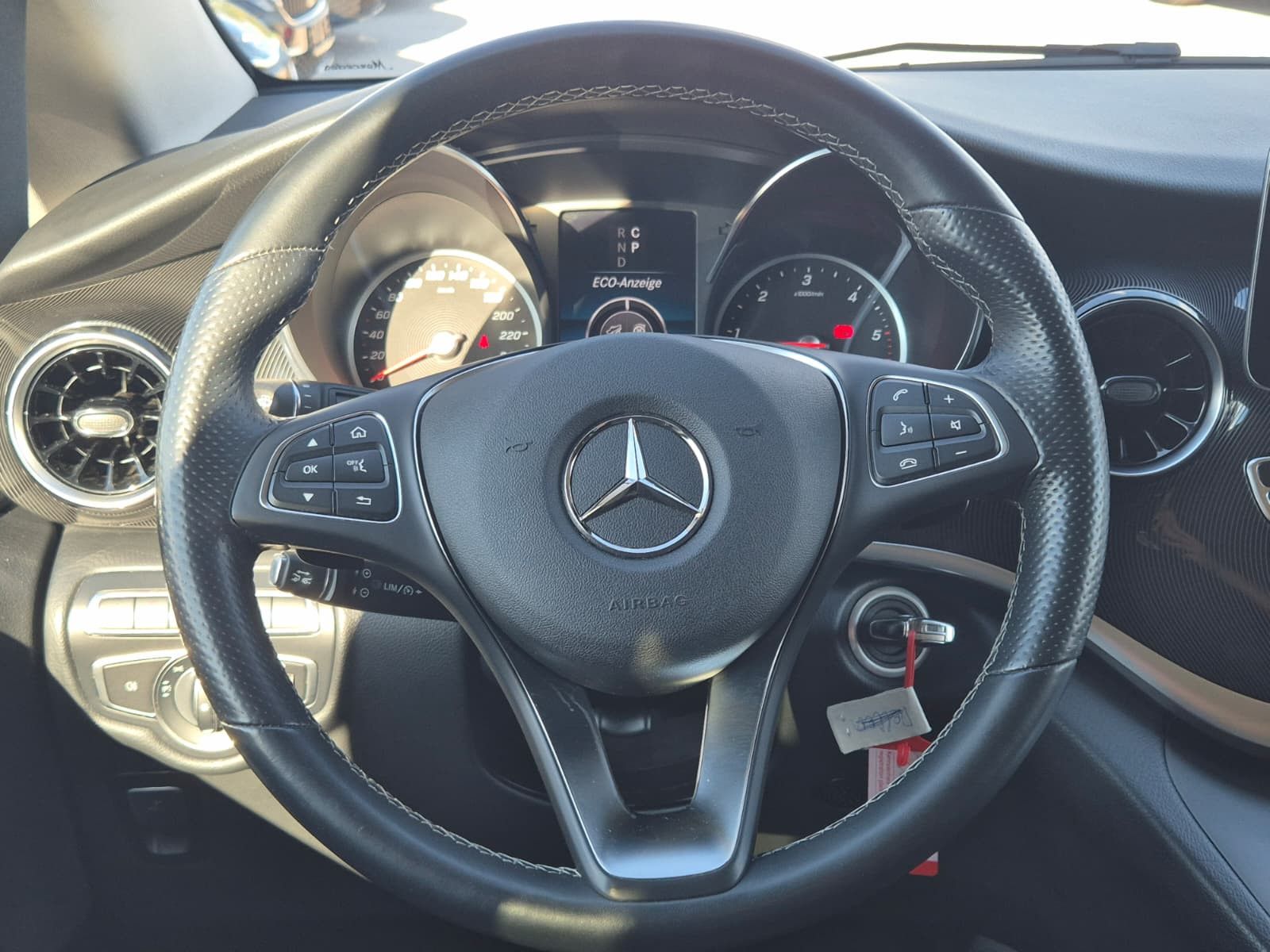 Fahrzeugabbildung Mercedes-Benz V 250 d EDITION 4MATIC lang LED*DISTRON.*MBUX10"