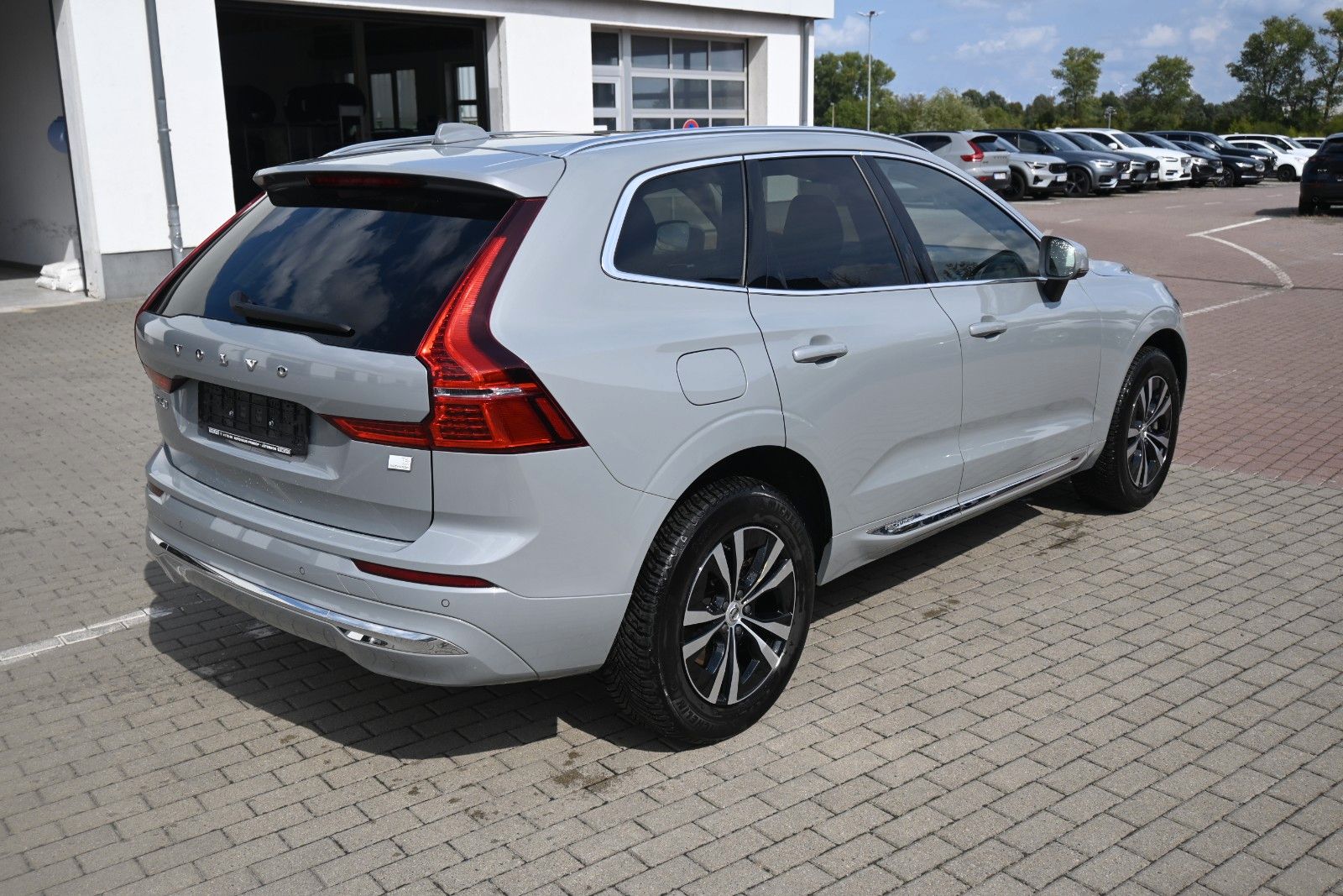 Fahrzeugabbildung Volvo XC60 T6 Essential AWD*PDC*AHK*PANO*STHZG*