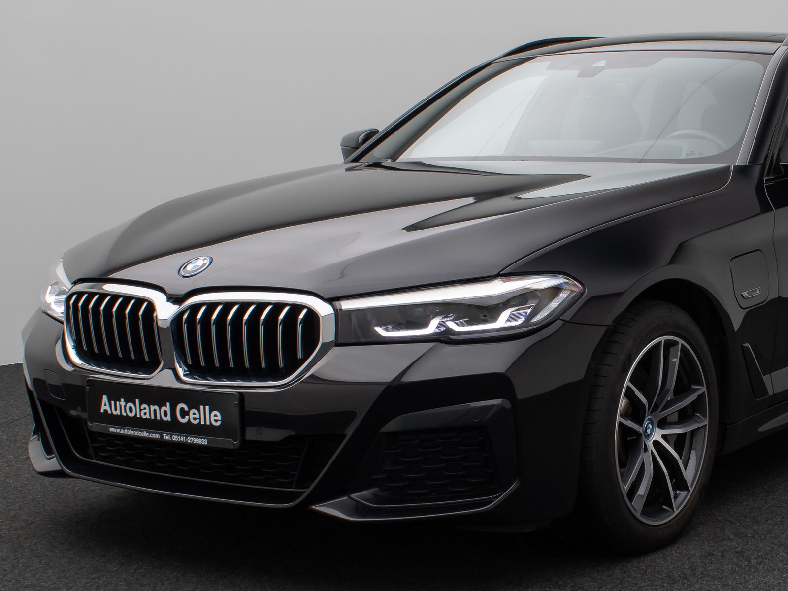 Fahrzeugabbildung BMW 530e xD M Sport Panorama HUD DAB H/K PDC AHK