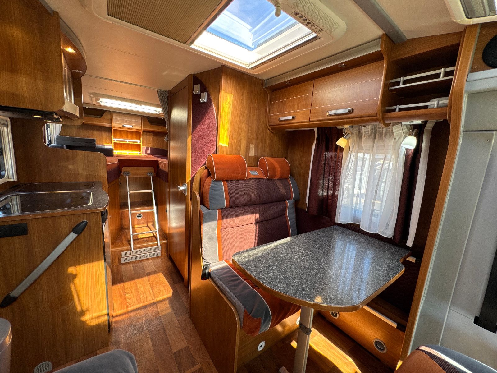 Fahrzeugabbildung Dethleffs GLOBEBUS T 004 FIAT KAMERA SAT TV LUFTFEDERUNG