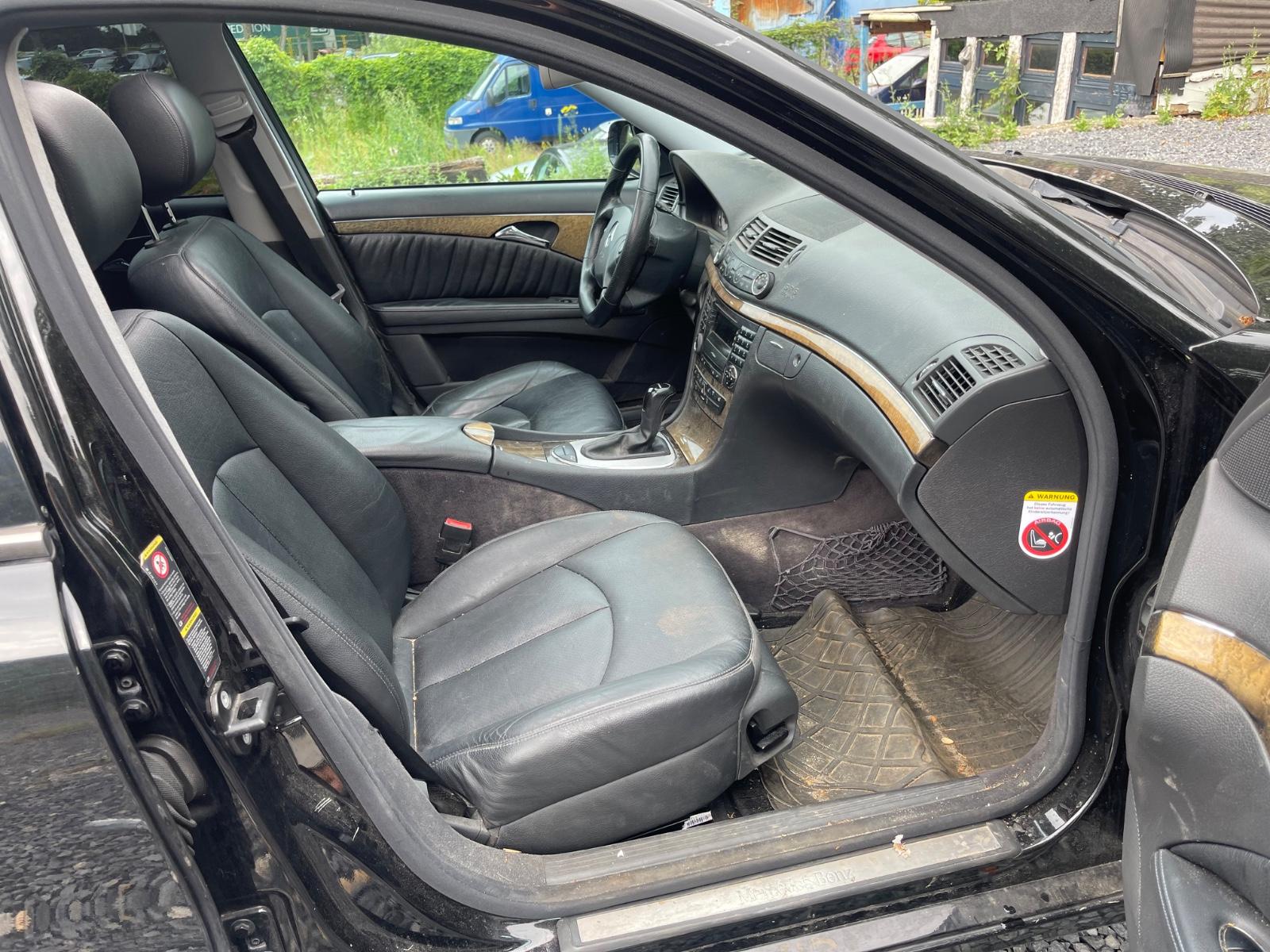 Mercedes-Benz E280 2005 — photo 13