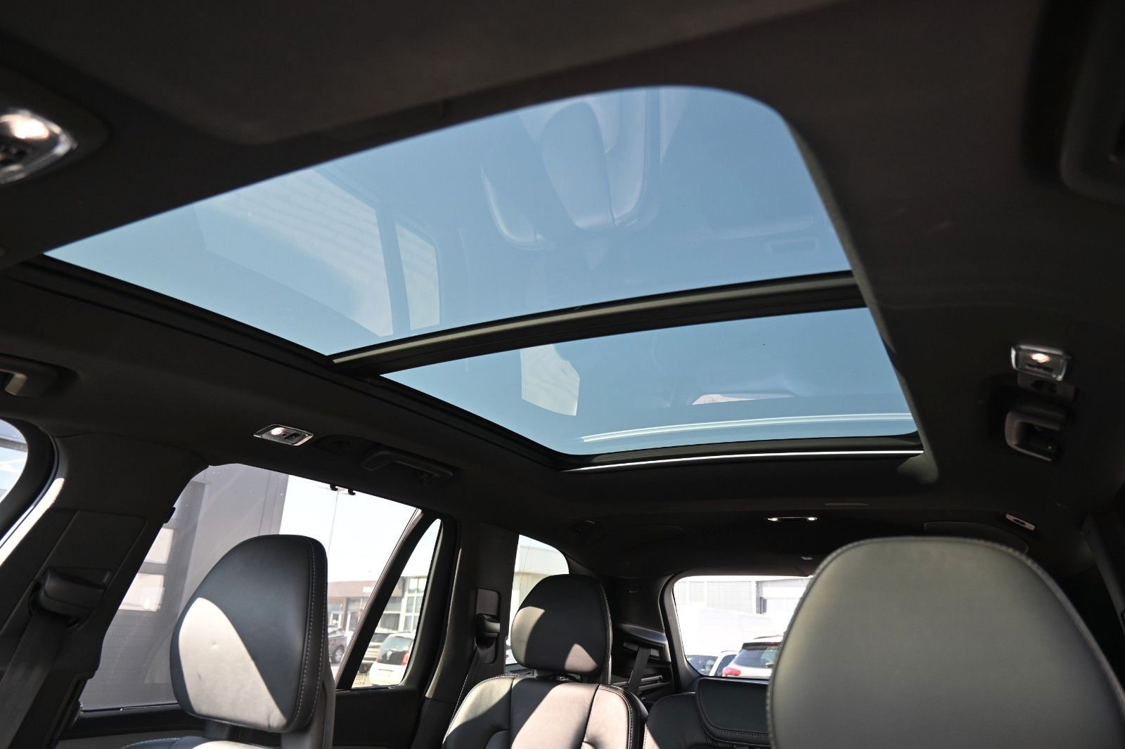 Fahrzeugabbildung Volvo XC90 R Design RC T8 Plug-In Hyb.AWD*LUFT*AHK*LED