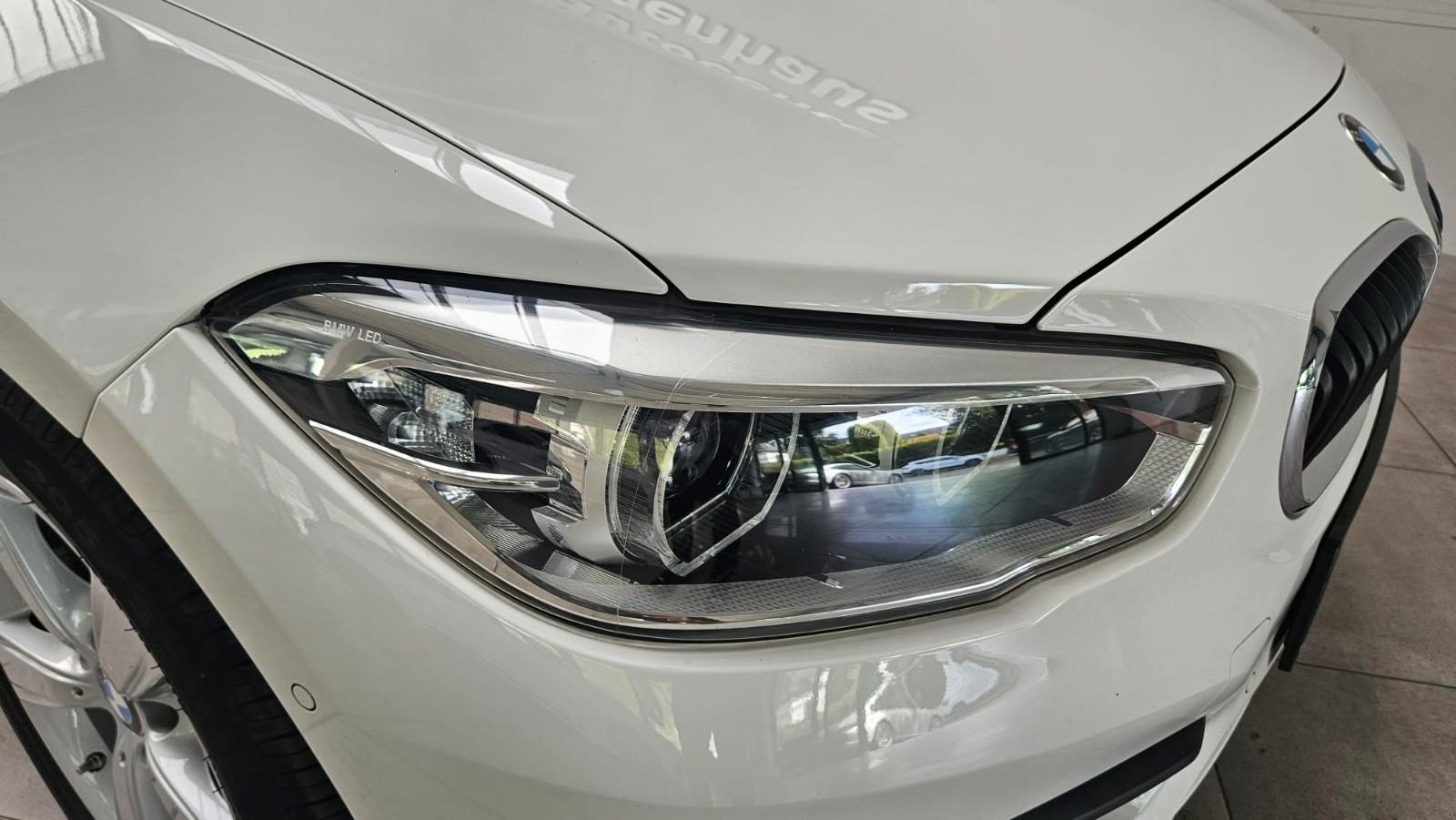 BMW 120i Vollleder Navi Tempomat Sitzheizung PDC LED