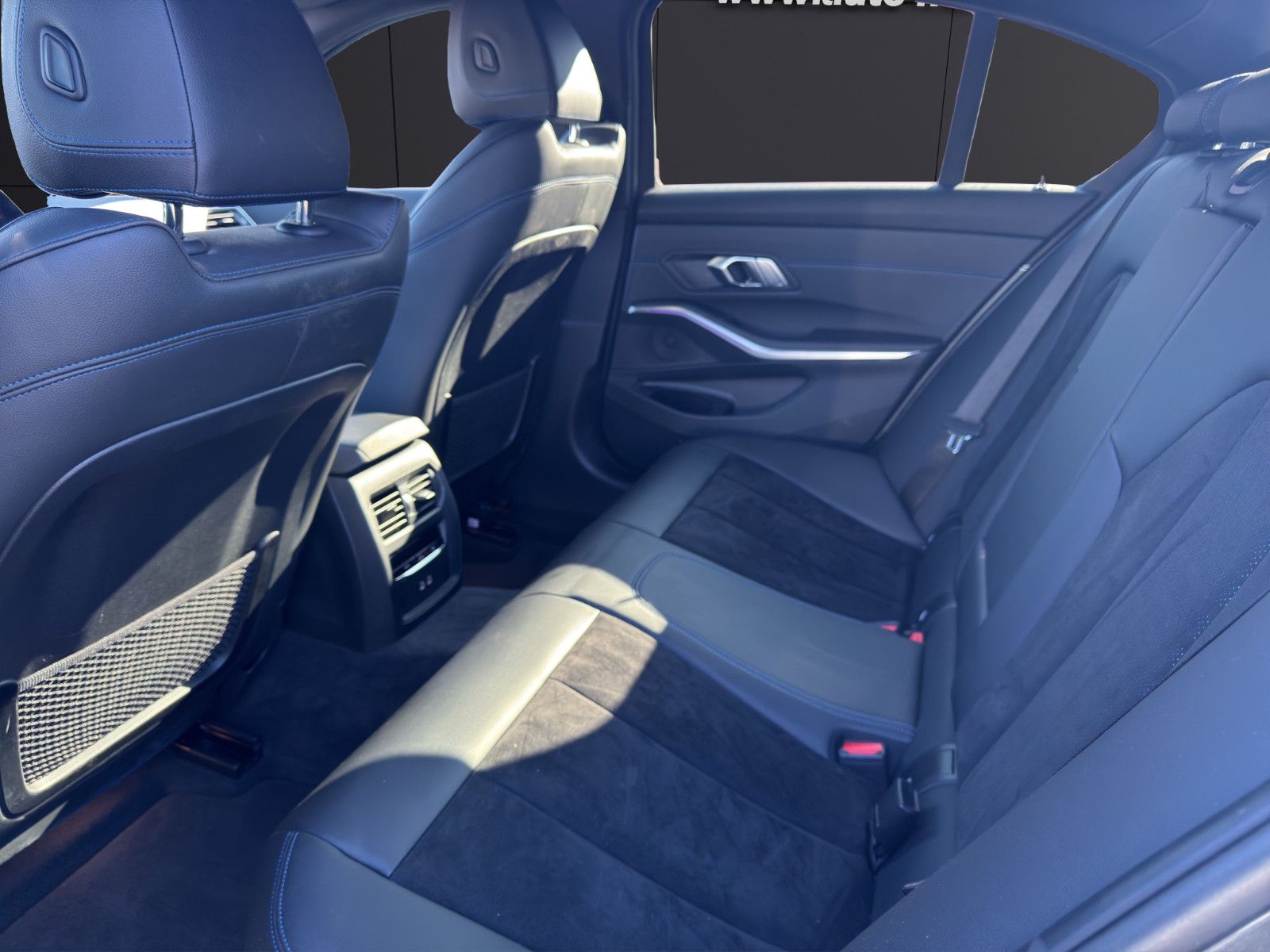 Fahrzeugabbildung BMW 320 d xDrive M Sport Lim/Hifi/Shadow/Navi