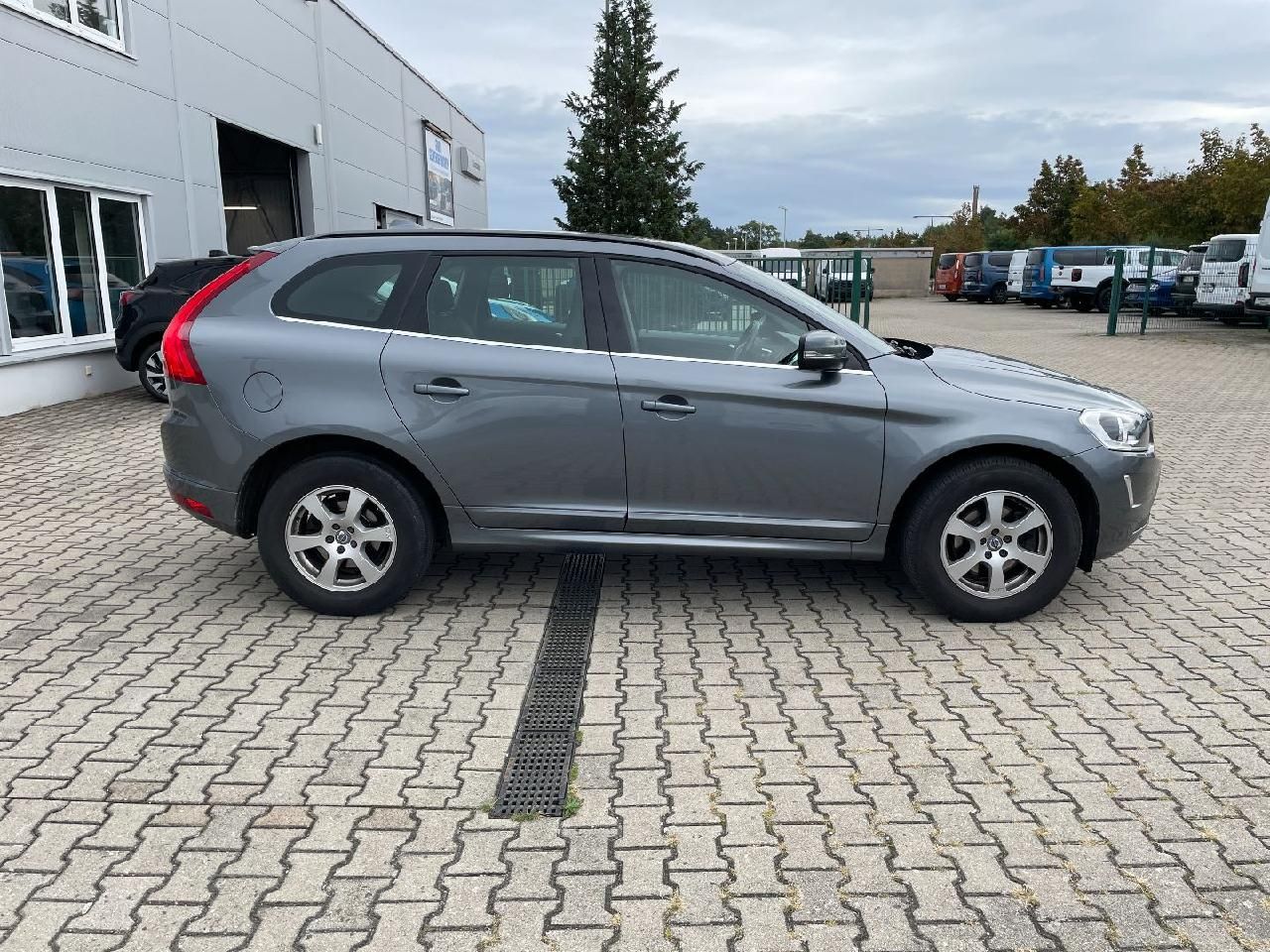 Fahrzeugabbildung Volvo XC60 Momentum 2WD