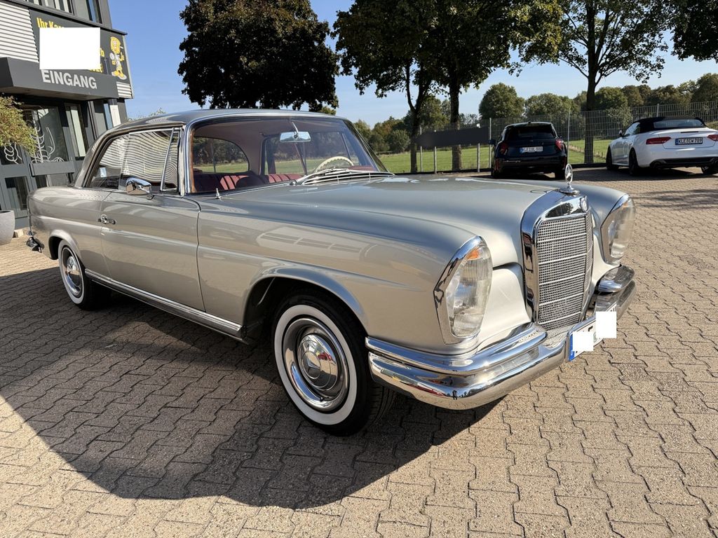 Mercedes-Benz 220
