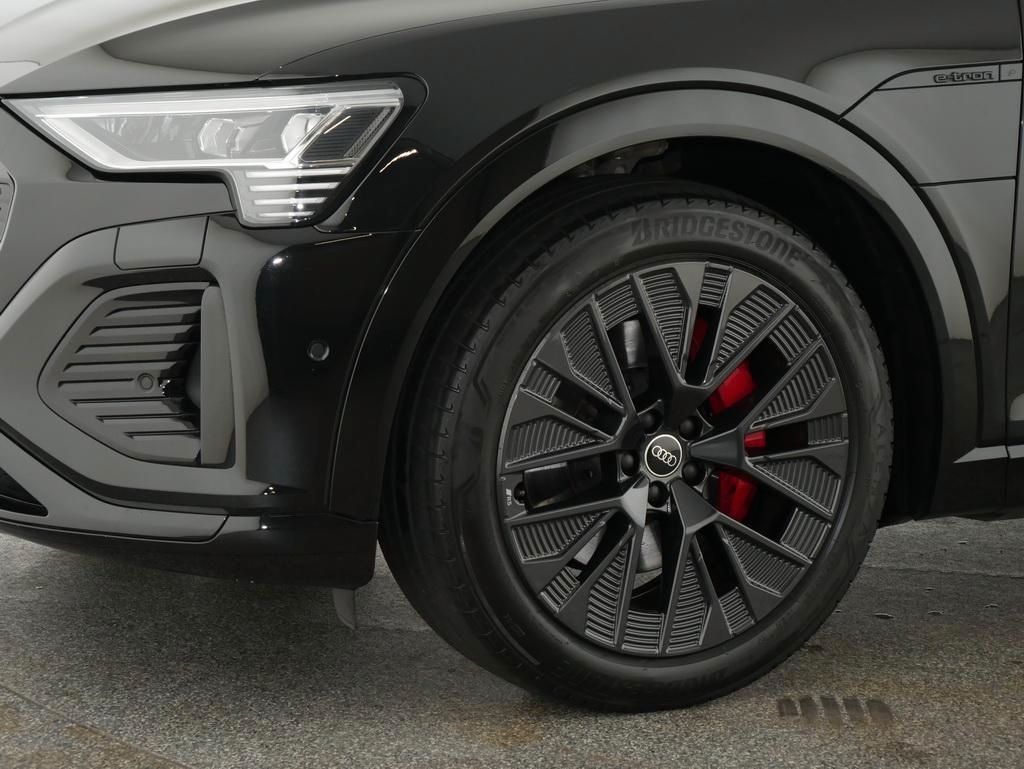 Audi Q8 e-tron 50 S line quattro LED ACC AHK 360 Kame foto 14