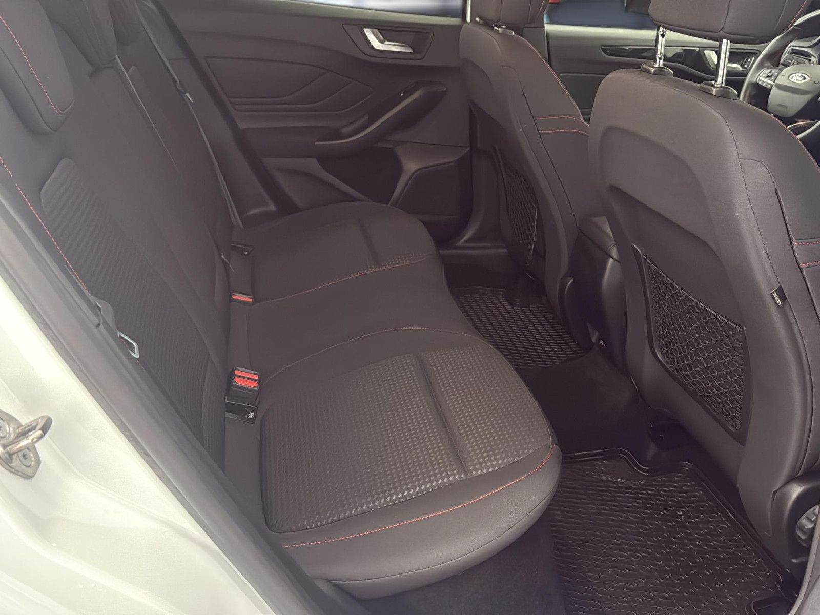 Fahrzeugabbildung Ford Focus Turnier ST-Line