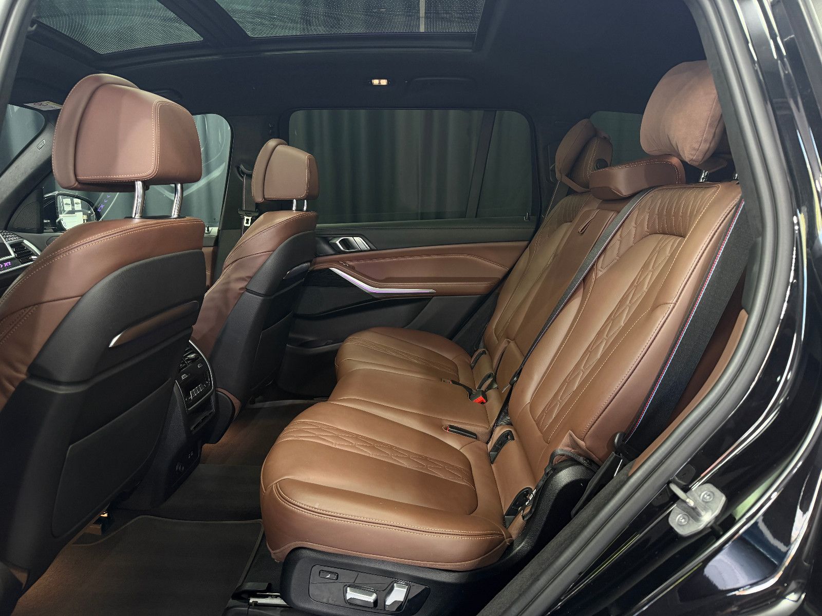 Fahrzeugabbildung BMW X7 xDrive 40 d M Sport PRO|SKY-LOUNGE|7-SITZE|