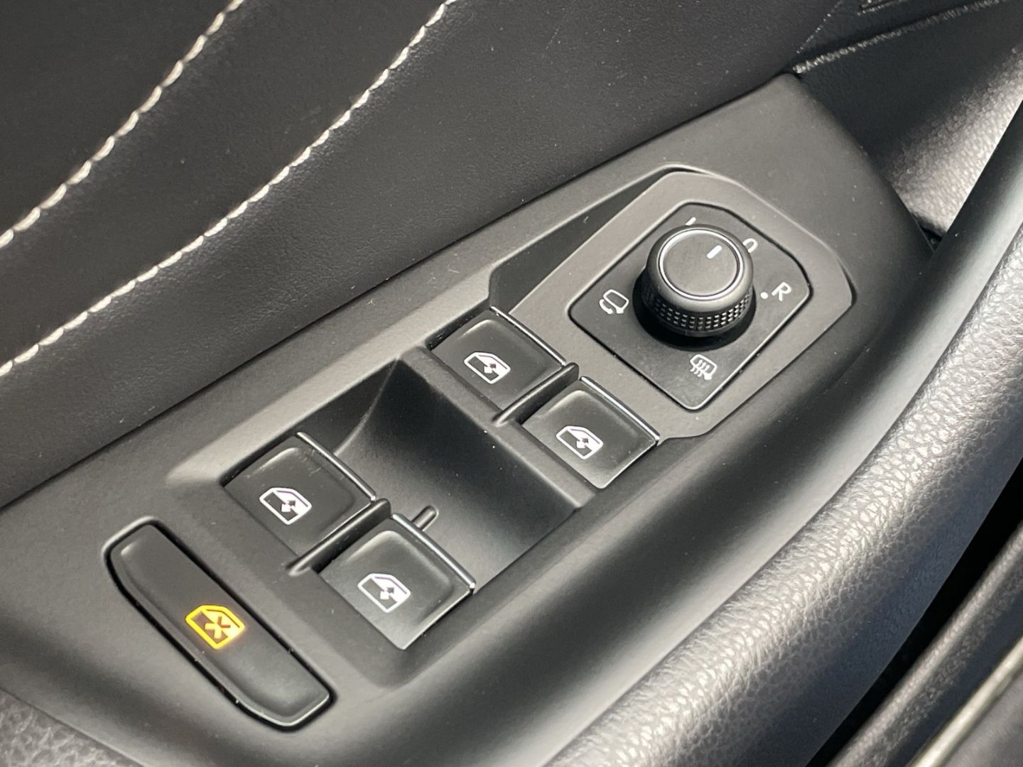 Arteon 2.0TSI DSG 4Motion R-Line Pano/AHK/Kamera