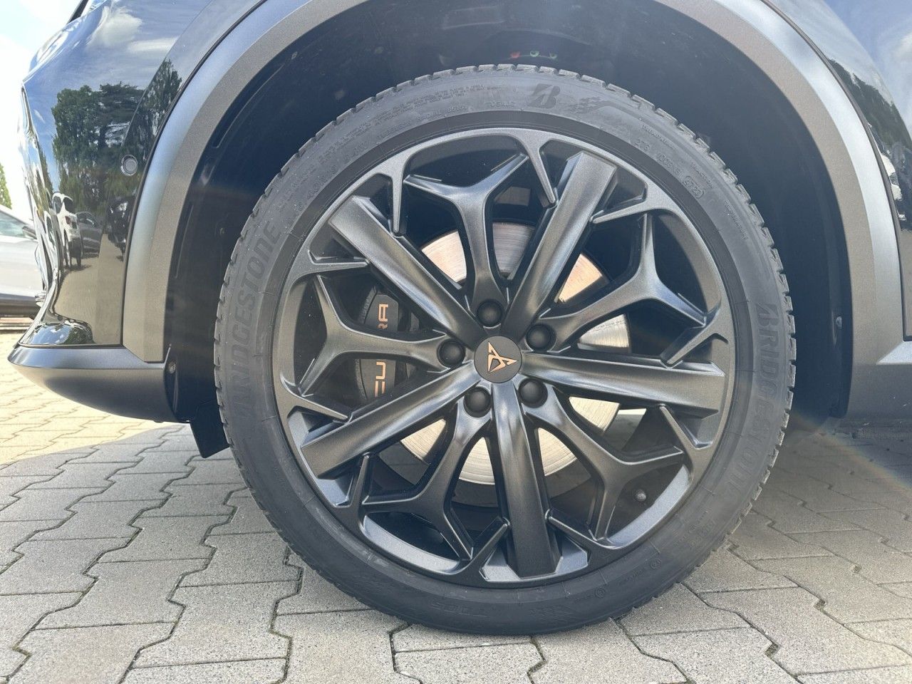 Fahrzeugabbildung CUPRA Formentor VZ Tribe Edition 2.0 TSI 4Drive 310 PS - mit KI generiert/bearbeitet