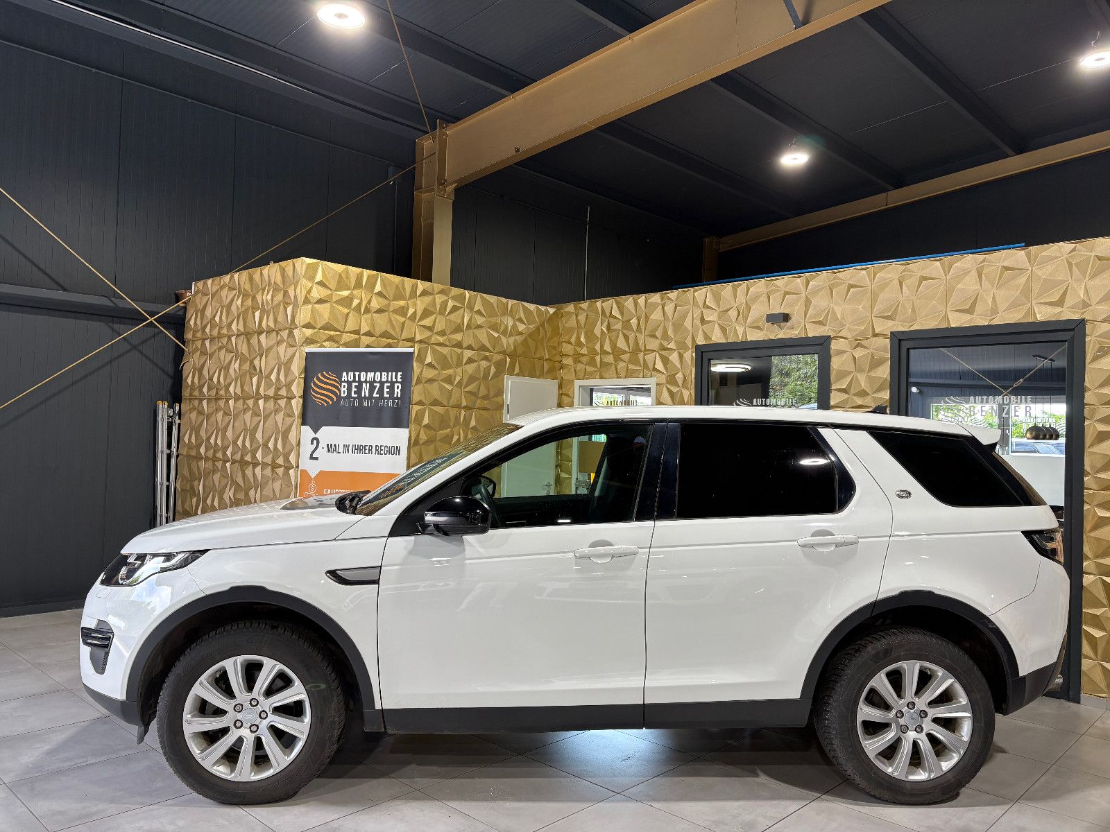 Fahrzeugabbildung Land Rover Discovery Sport Pure/PDC/SHZ/KLIMA/SPURHALTEASS.