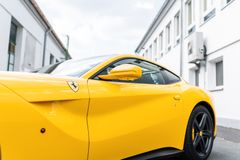 Fahrzeugabbildung Ferrari F12 Berlinetta Giallo Modena *MwSt./Scheckheft*