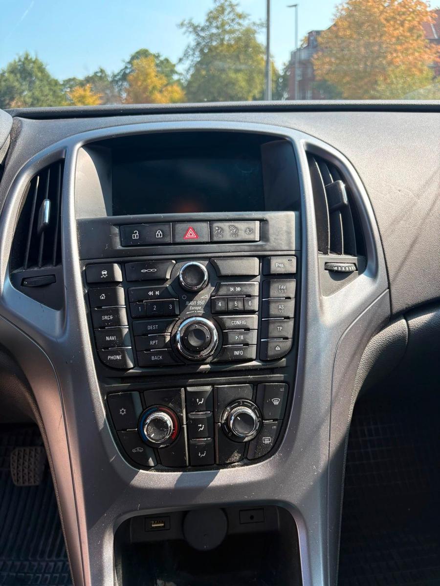 Opel Astra 2015 — photo 12