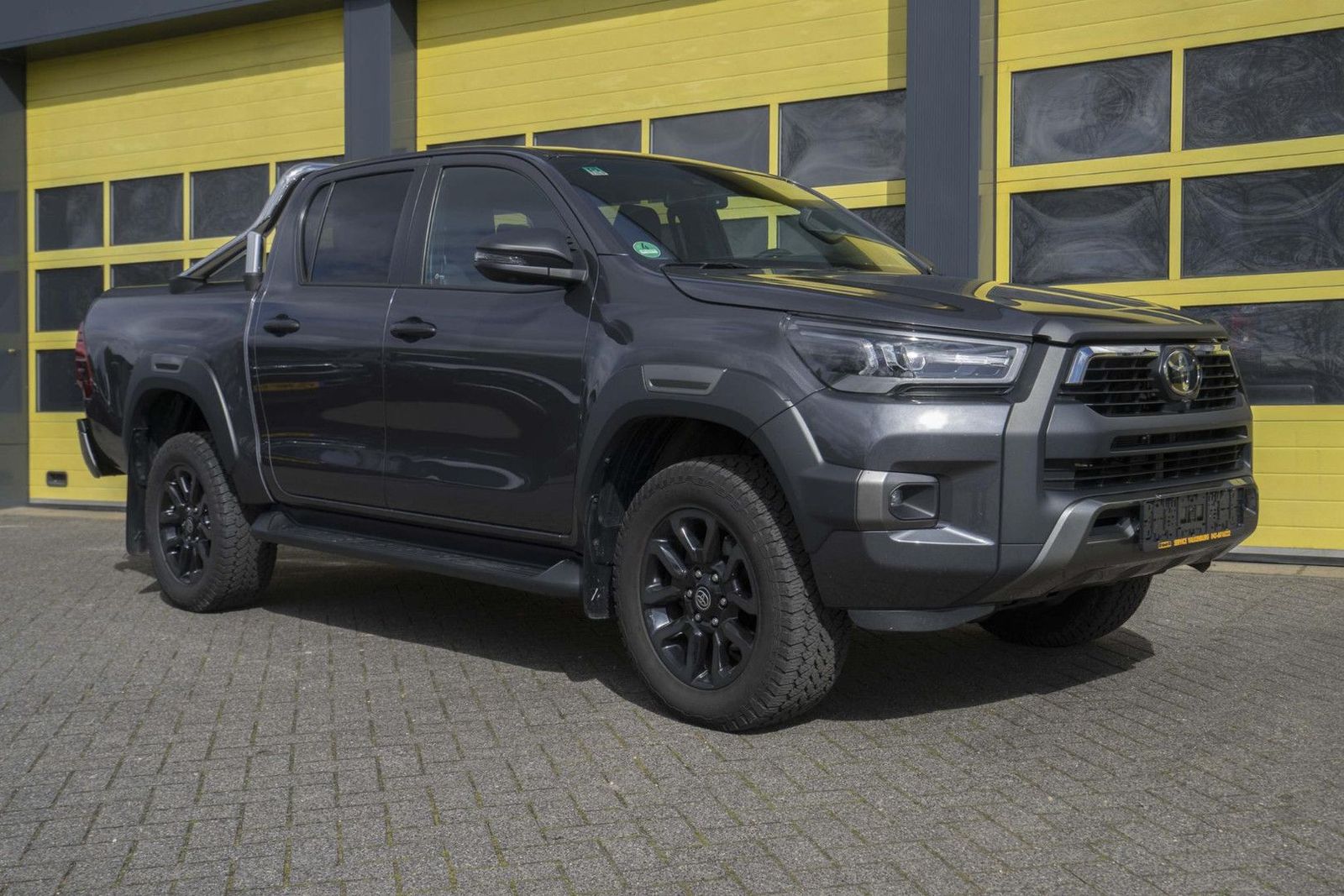 Toyota Hilux 2.8 D-4D Double Cab Invincible imagem 2