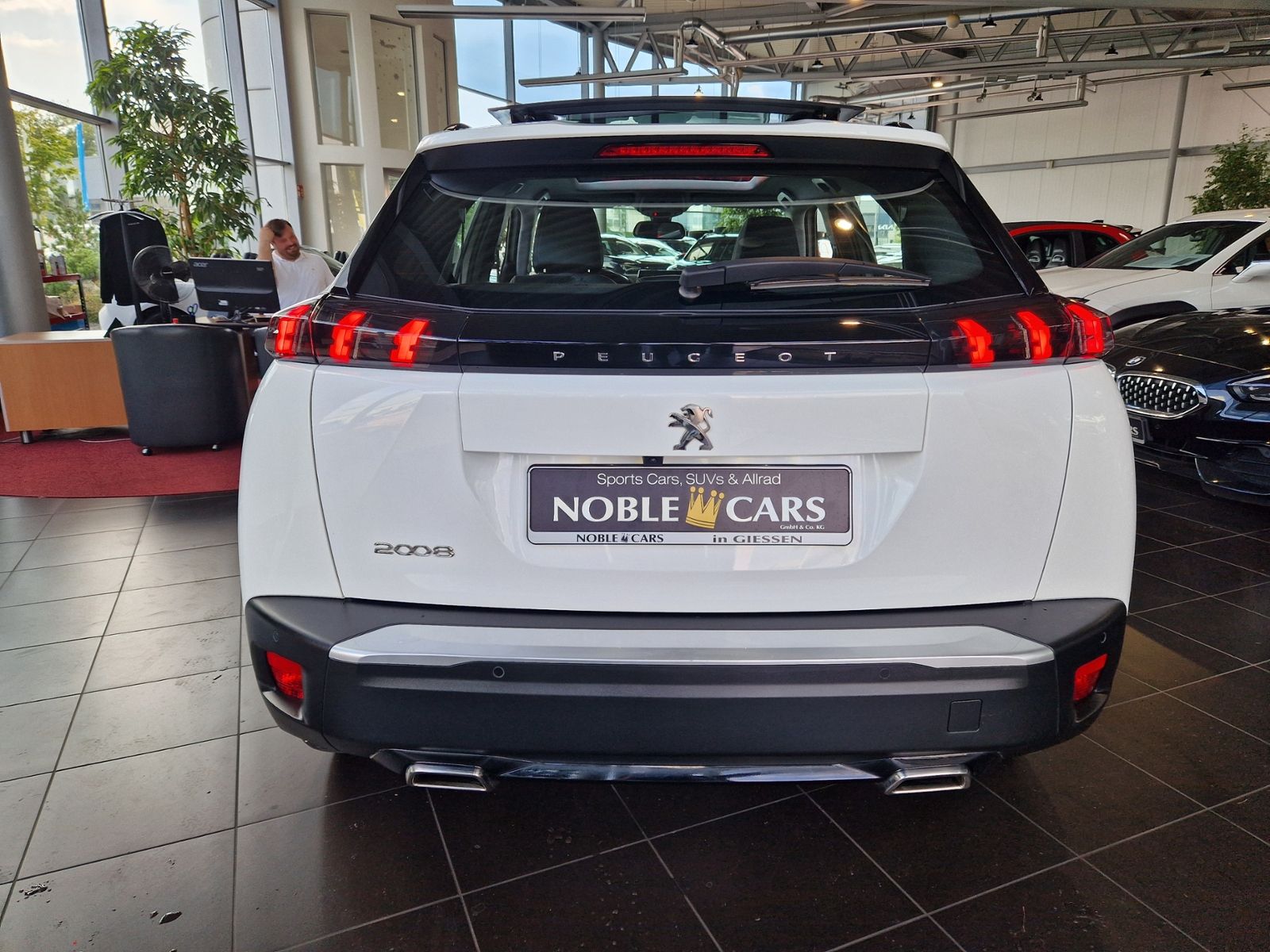 Fahrzeugabbildung Peugeot 2008 Allure PANO KLIMA LED NAVI ALU