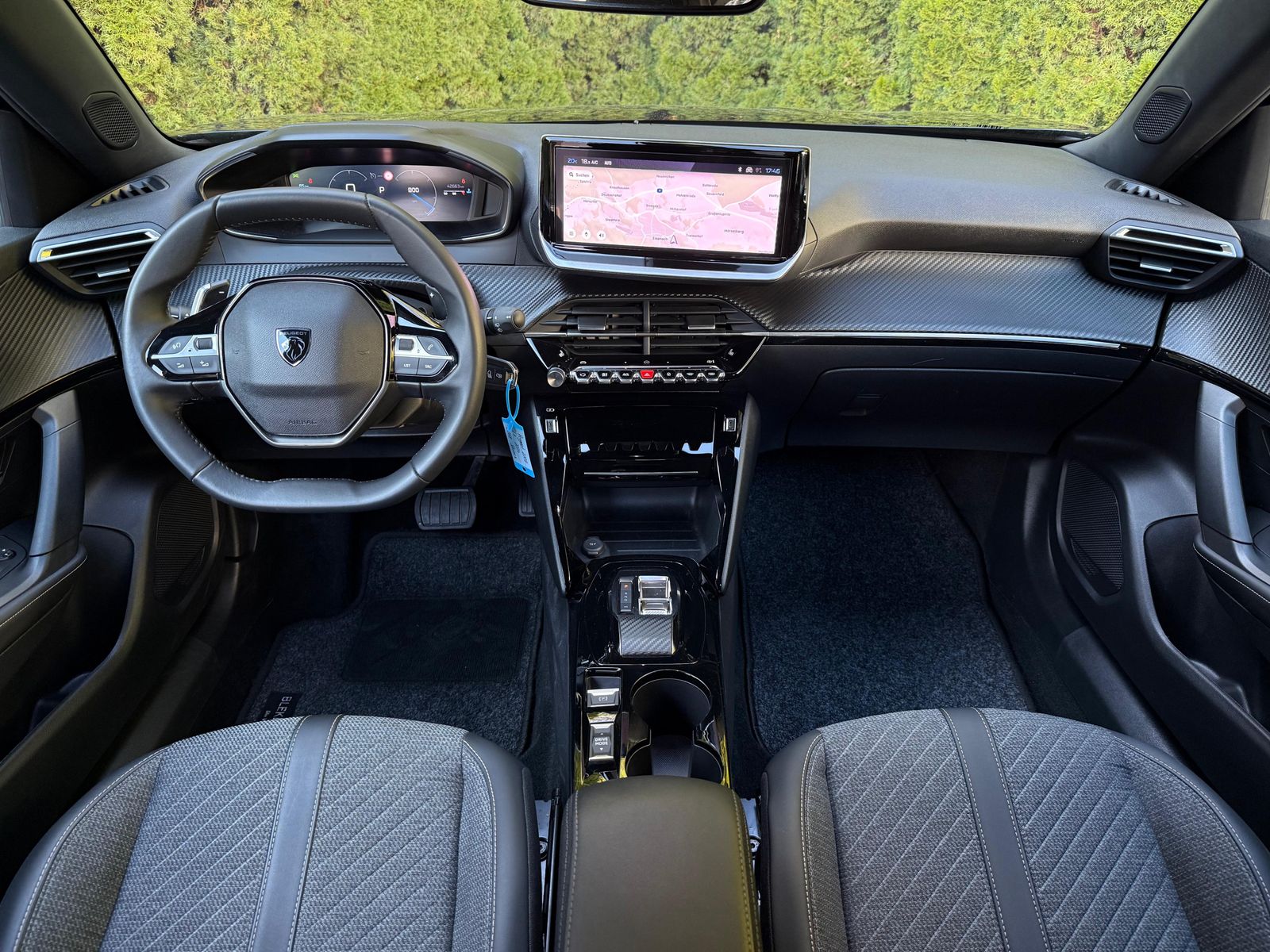 Fahrzeugabbildung Peugeot 2008 1.5Blue-HDI Allure LED+NAV+SHZ+AHK+KAM+VIRT