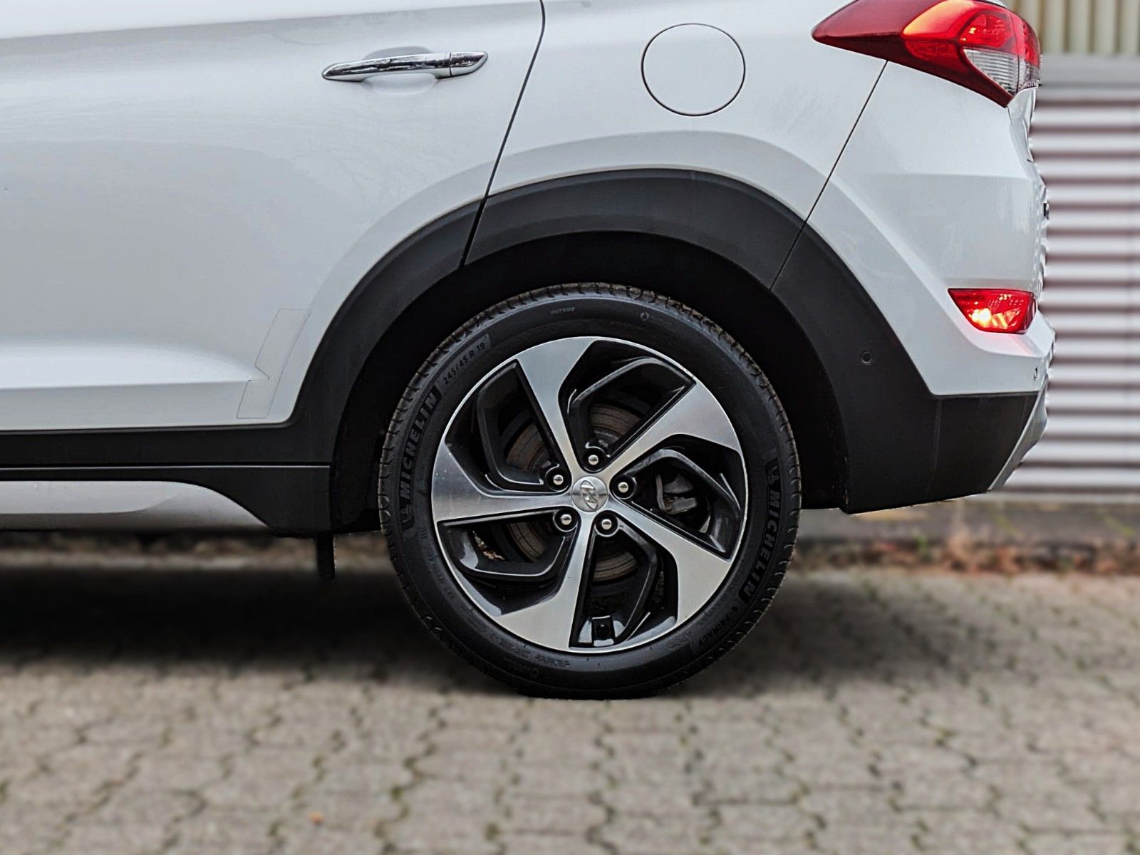 Fahrzeugabbildung Hyundai Tucson PREMIUM 4WD LEDER NAVI PANO PARKASS. LED