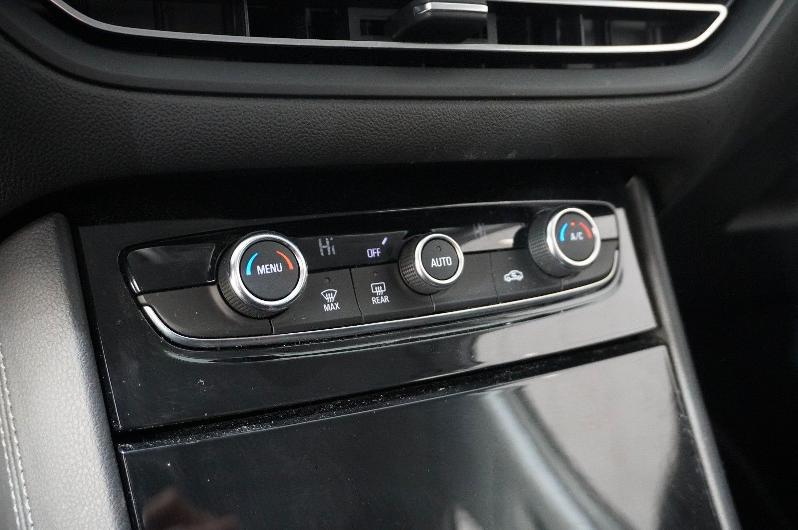 Fahrzeugabbildung Opel Grandland (X) 1.2T GS SPORT NAVI/LED/KAMERA/DAB+