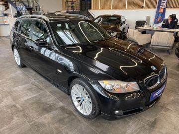 BMW Touring 330d xDrive *PANO*NAVI*PDC*SZHZ*LEDER*