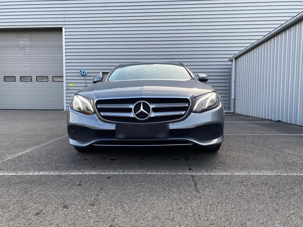 Image of Mercedes-Benz E 220
