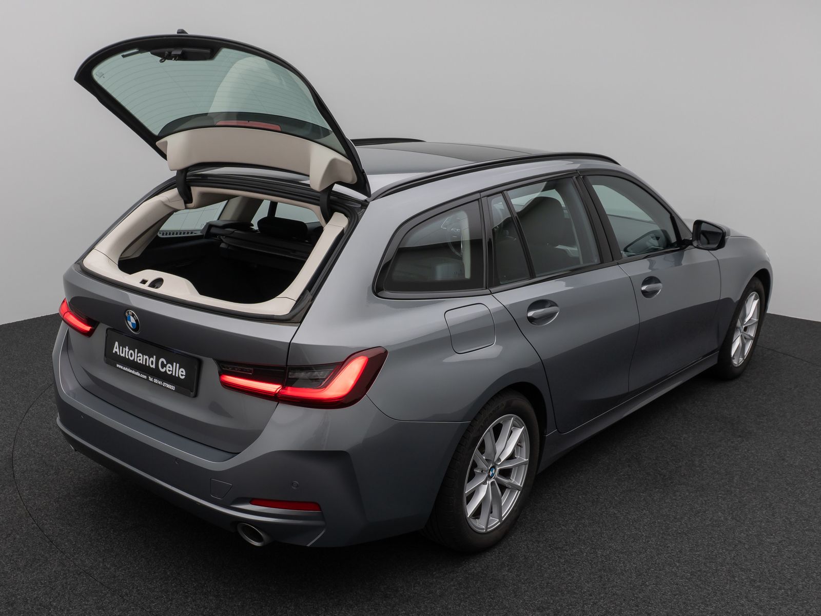 Fahrzeugabbildung BMW 320d Panorama DAB H/K Lordos Stop&Go PDC LED