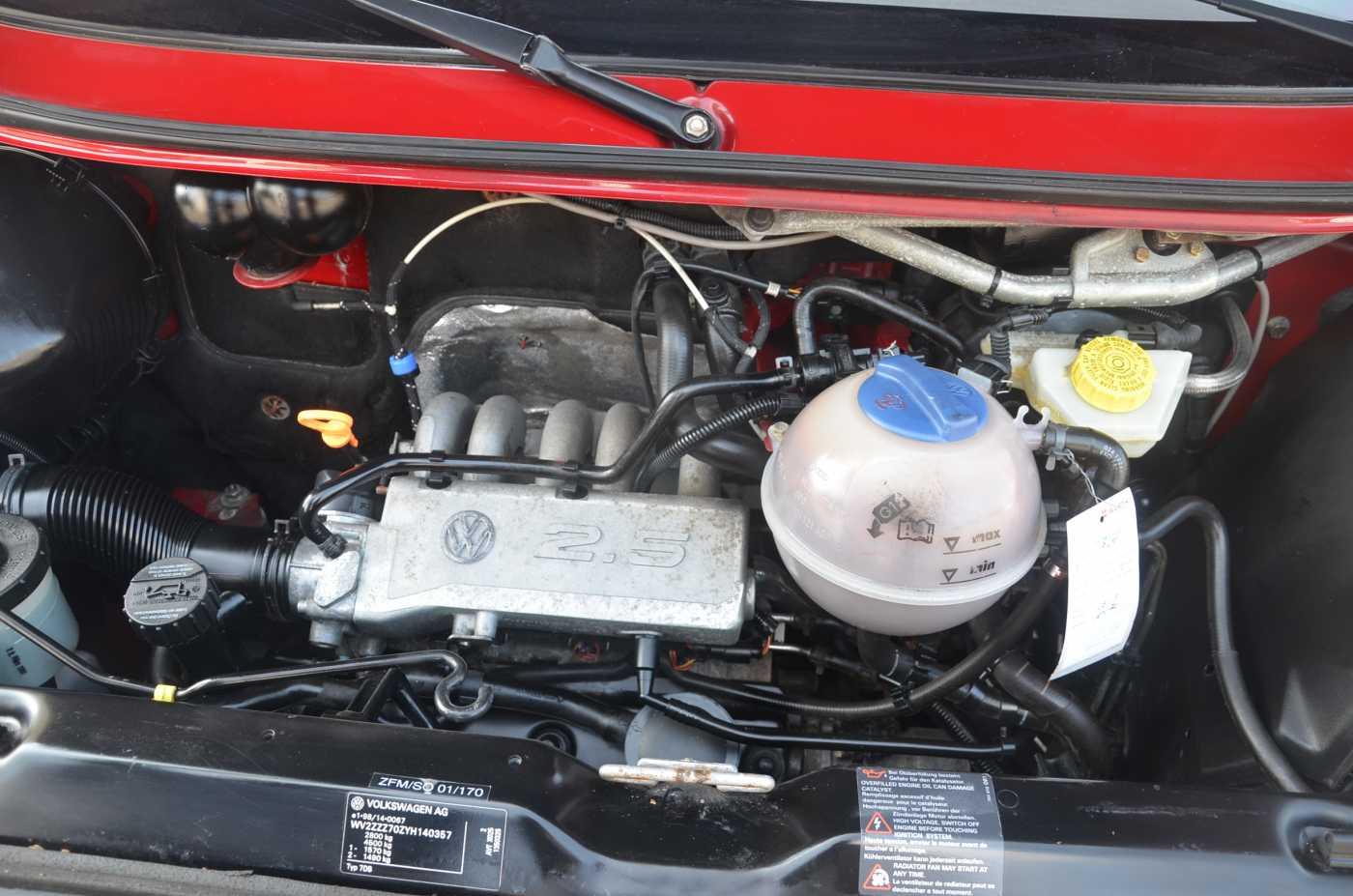 Volkswagen T4 Bus 2.5 Benziner,  Langer Radstand,  Schiebed